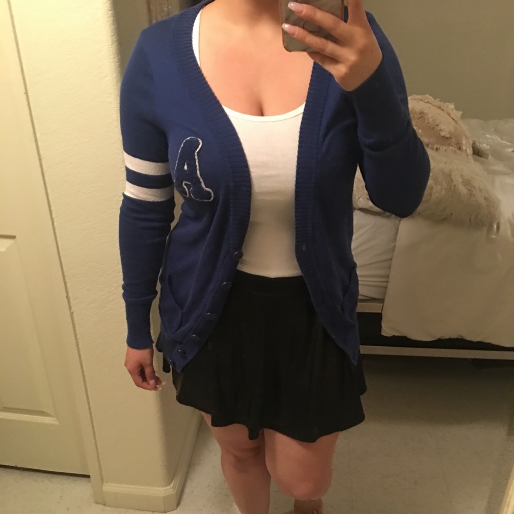 🏈LETTER A VARSiTY SWEATER🏈